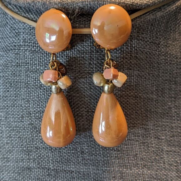 Vintage toss between tangerine dream - cream clip on bead & ceramic earrings - Picture 3 of 4